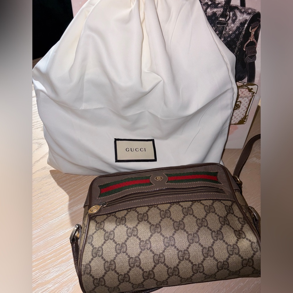 Gucci Brown and Tan Signature Logo Crossbody Bag EUC with Minor Interior